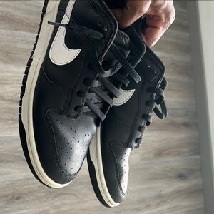Nike Men's Black and White Low-Top Sneakers